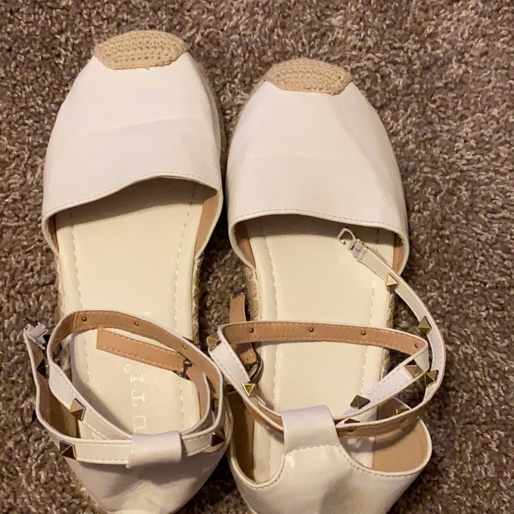 Ankle wrap sandals